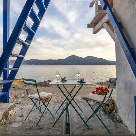 Traditional And Sailor's Sirma Holiday home